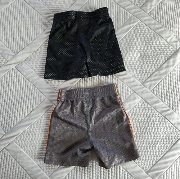 🔥5 FOR $25🔥2 Pair Bundle 12M Baby Boy Shorts Under Armour & Jumping Beans - Picture 6 of 6